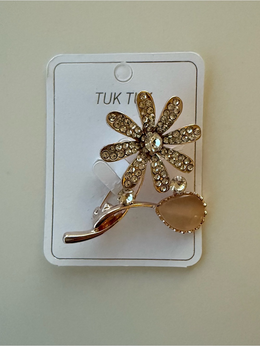 NWT rhinestone flower brooch